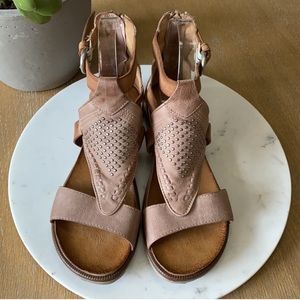 Miz Mooz Blush/ Dusty pink sandal